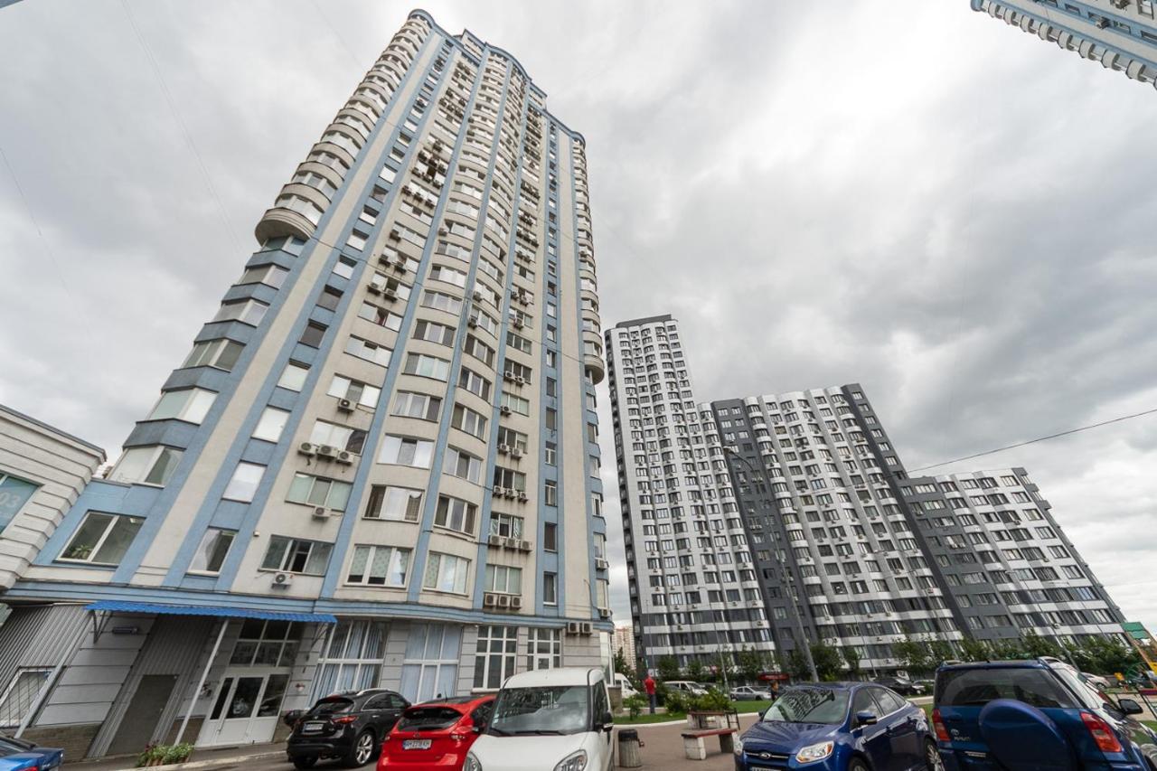 Комфортная Квартира На Метро Осокорки Kyjev Exteriér fotografie